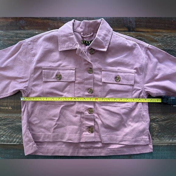 NWT TAXI Women’s M Button Front Collared Pink  Cropped  Jacket - Picture 3 of 8